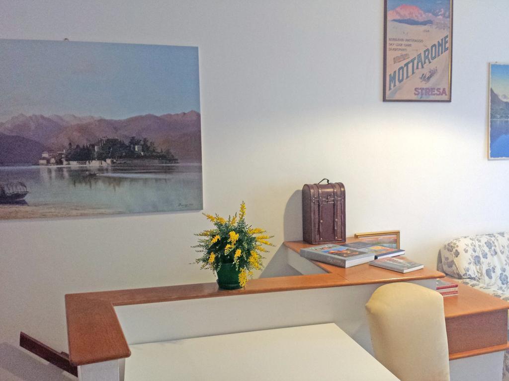Appartamento Via De Vit Stresa Esterno foto